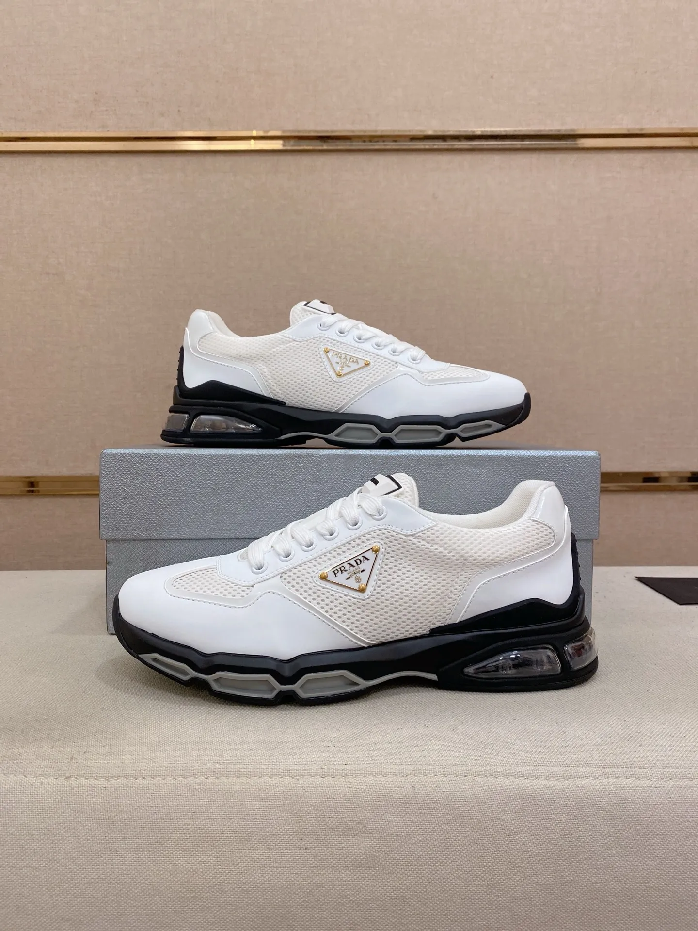 Factory price 660💰 ✔️✔️✔️High version High-quality new PRADA (Prada) counters are on the market at the same time, new men's shoes, 😘fabrics imported first-layer cowhide and mesh fabrics, purely handmade. Lining: Full cowhide lining. 👍🏿 High-end ☄️ air-cushion molded anti-slip rubber outsole, exquisite lines, simple and elegant, comfortable and high-end for leisure travel. Code number: 38 to 45